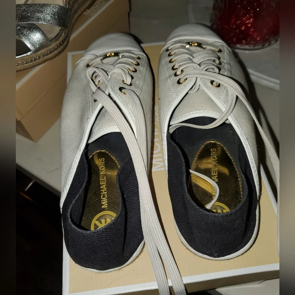 Micheal Kors Women's White and Black Espadrille Sneakers. - Picture 6 of 9